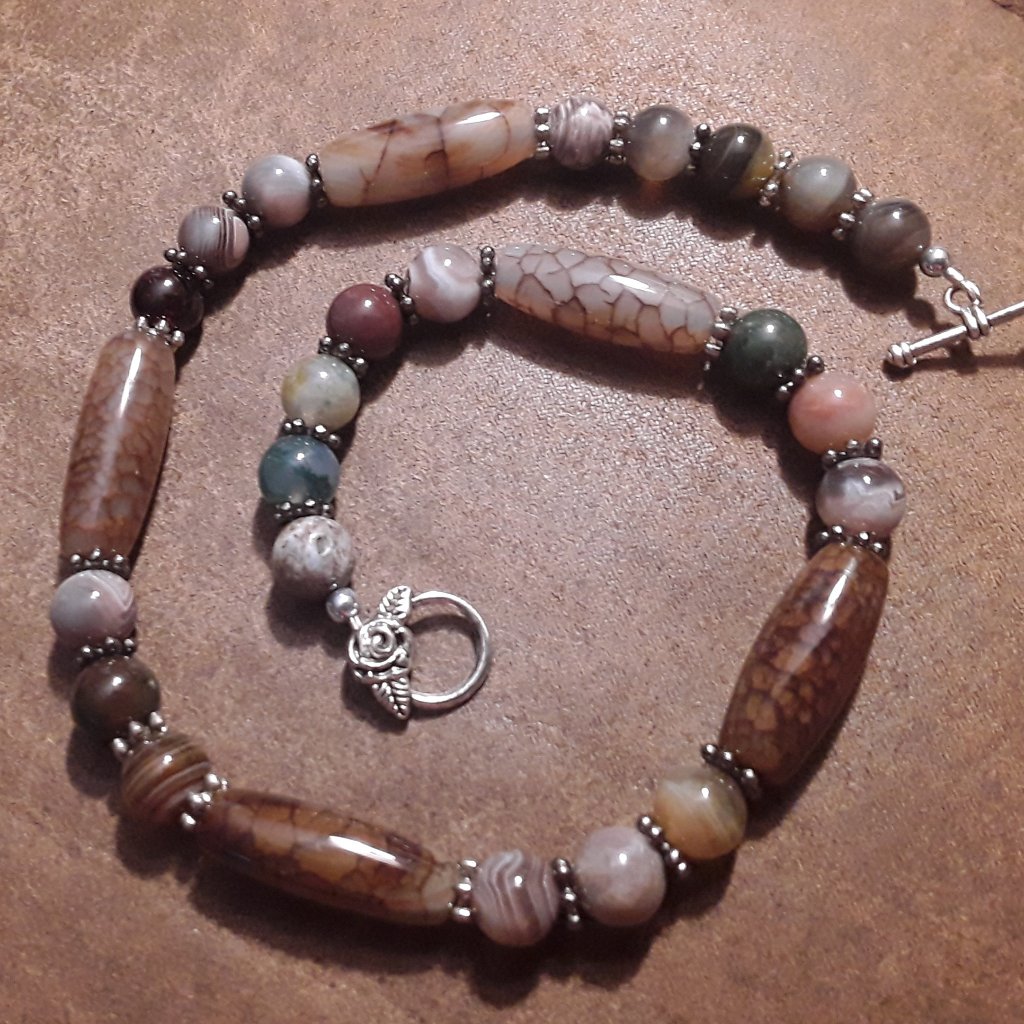 Fancy Agate Necklace 16 Silver Plated Clasp
